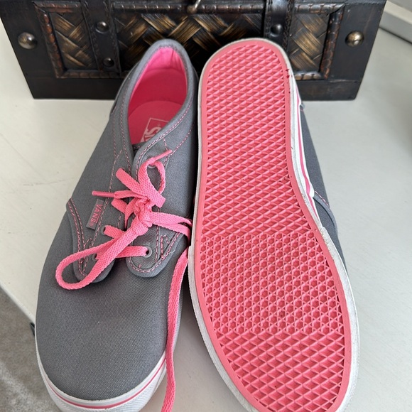 Vans - Picture 2 of 2